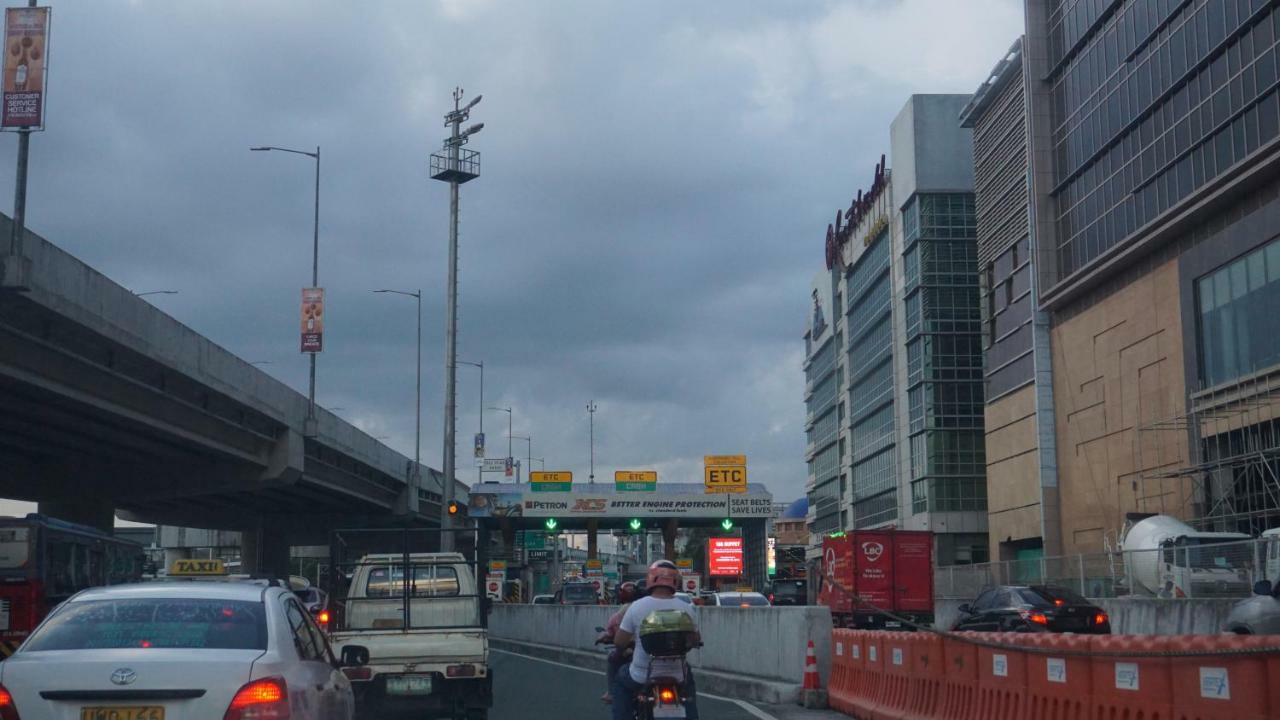 Palm Tree Condos Across Naia3 By Beth Manila Kültér fotó